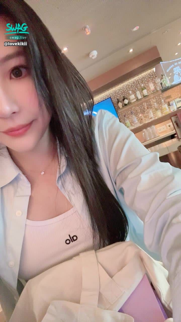 lovekikii : What kind of shopping paradise is this? 😗 Everyone around me wants to buy everything...