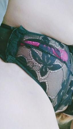 aisa : 🍼巨乳黑蕾絲🍼塞著遙控跳蛋等人來玩弄