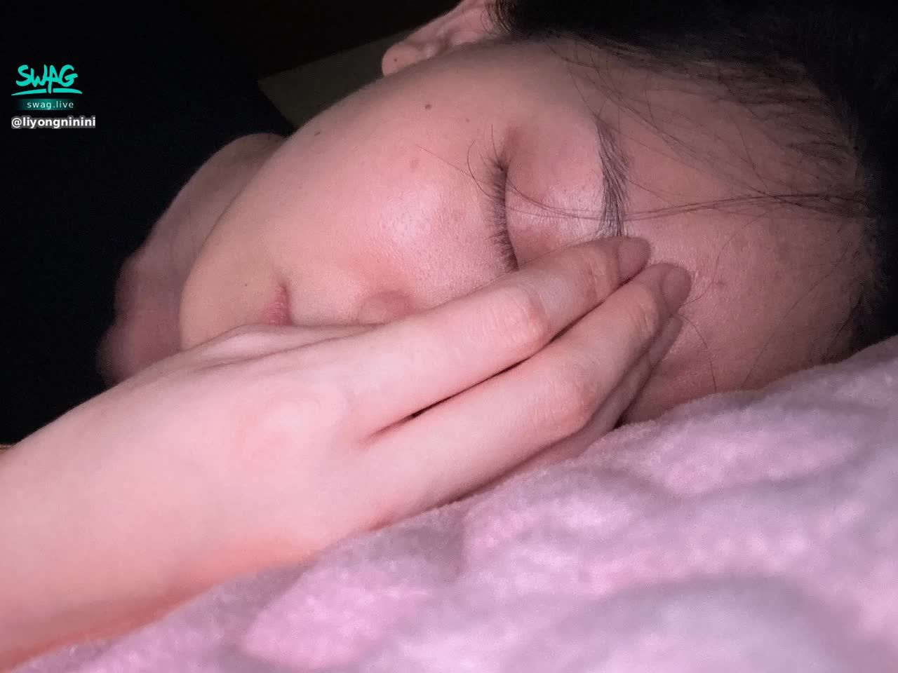 liyongninini : 生病咯，喉咙说不了话，今晚不能播咯，呜呜🥹