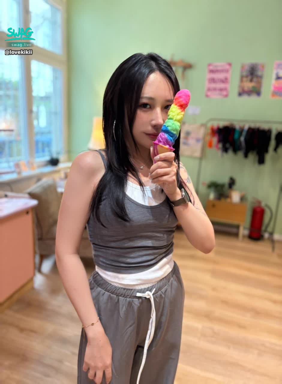lovekikii : work體驗柏林當地文化之冰淇淋姐夫欸！！
柏林真的對性是很做自己的！ #swag#德國柏林#走秀時裝#情趣 #sexy #kitkat
