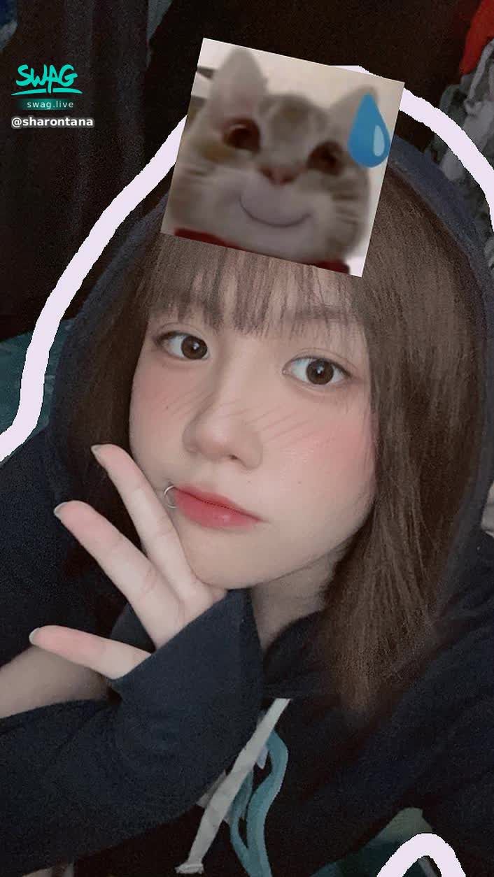 sharontana : 看得出來是個清純妹嗎 🫦