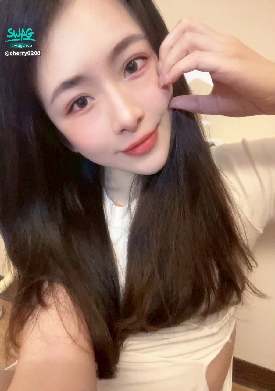  : 想要可可愛愛、無憂無慮~上班好厭世😭有誰可以陪我聊聊天❤ #性感 #可愛 #sexy #素人 #露臉 #聊天 #大眼睛 #大奶🔥 #甜美