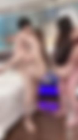 ladyyuan : 抱起來！火車便當4p看誰撞的比較大力！哥哥們都好厲害喔 😍😍😍