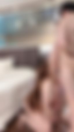ladyyuan : 一起跪著吃肉棒的樣子好色好騷～兩女兩口一根粗肉棒🤤吃到流口水