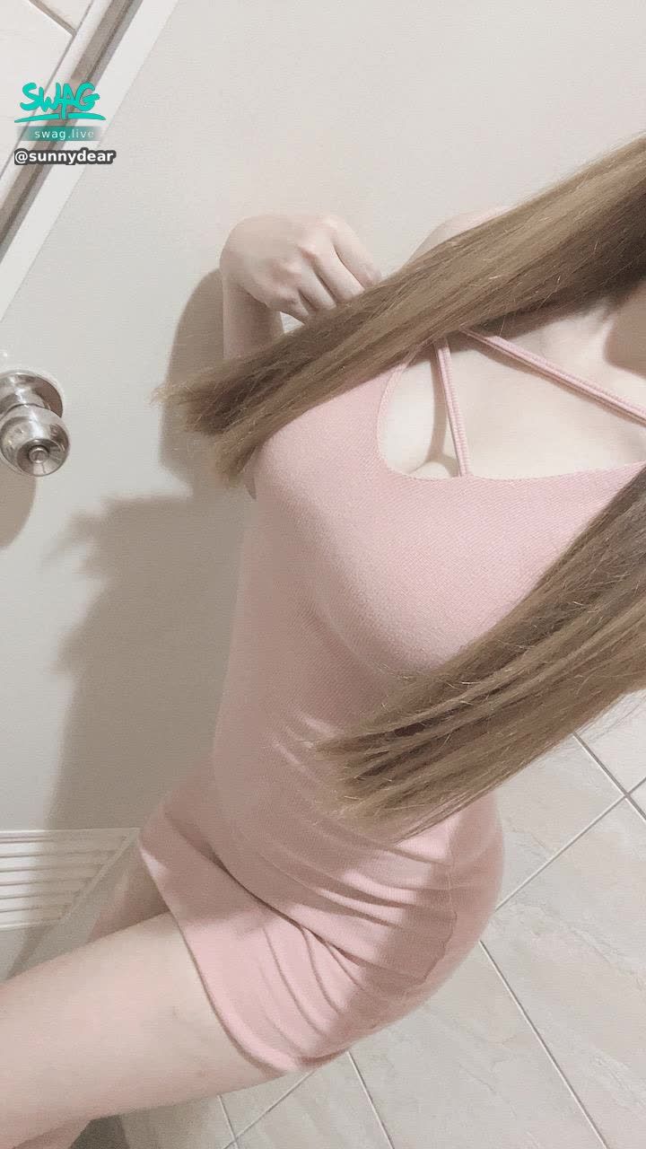 sunnydear : 哇😍前凸後翹完美好身材❤️❤️❤️有這樣的老婆……你捨得出門不在家嗎？ 等等被拐走😱😱😱