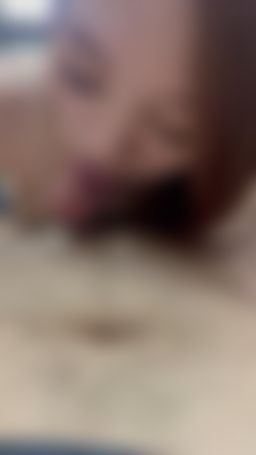 uyifries : 看電視看到一半真的受不了了
直接跪下去幫老闆吃🤤