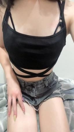 aria.bebe : 超騷誘惑妤妤 想看完整版私訊🥰🥰