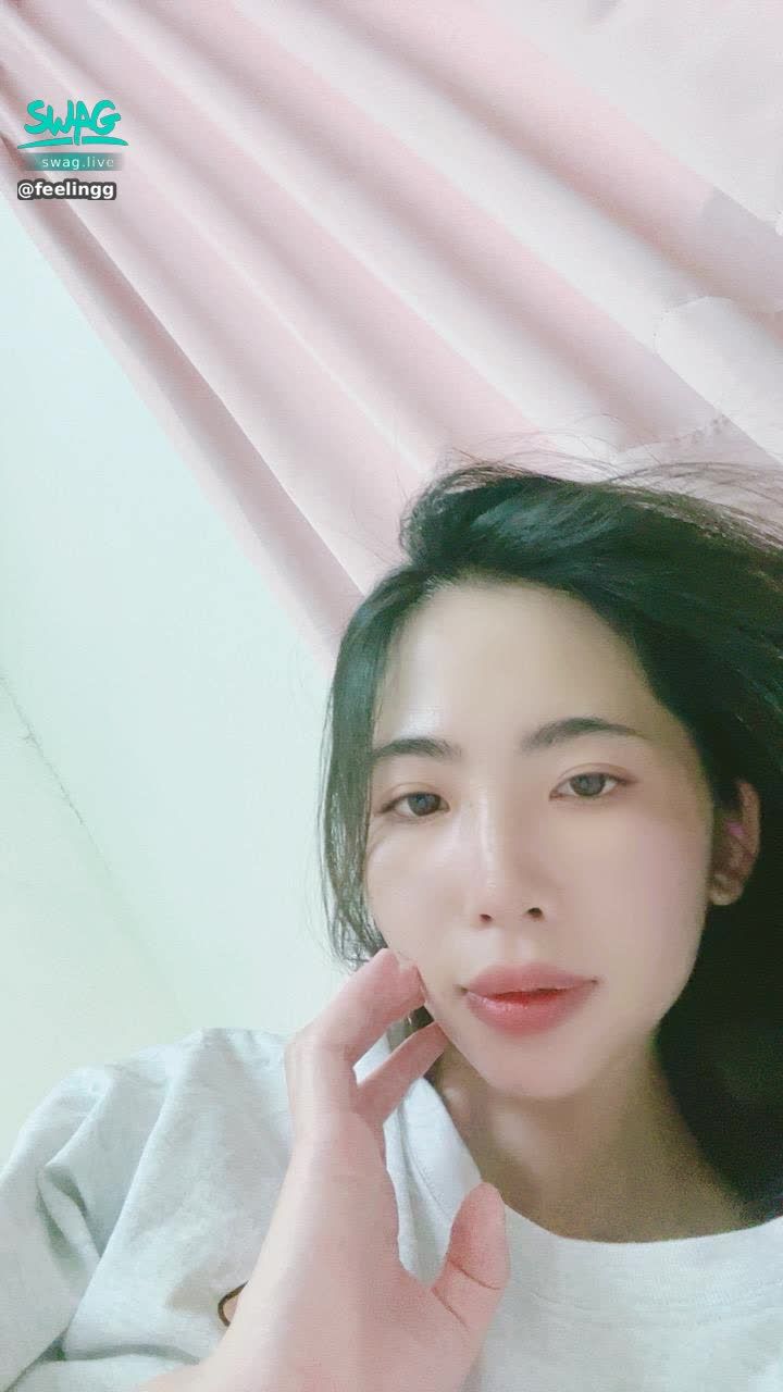 feelingg : 整晚沒有見面了哥哥們有想我嗎？😘😘