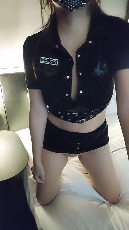 florababy : 下面竟然没穿😈😈