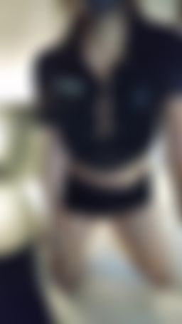 florababy : 下面竟然没穿😈😈