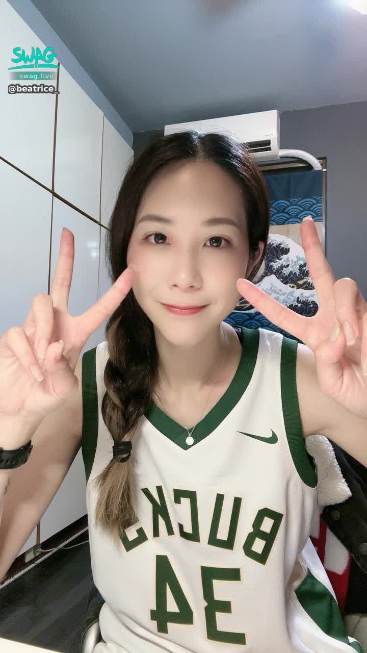 beatrice_ : 直接變運動台😂感謝大家愛戴餒🫶🏻🫶🏻🫶🏻