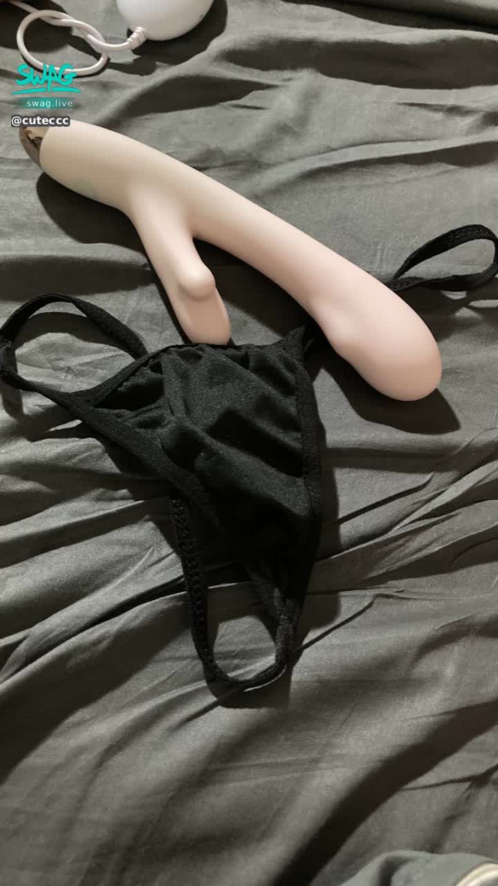 cuteccc : 明天停班了，所以晚點再直播🤣🤣