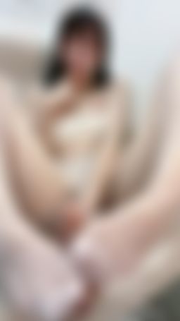 miyukibaby : 🤍美腿白絲誘惑🤍絲襪腿踩棒棒🍌🍌⬆️💦🙈不射都很難🦶🏻