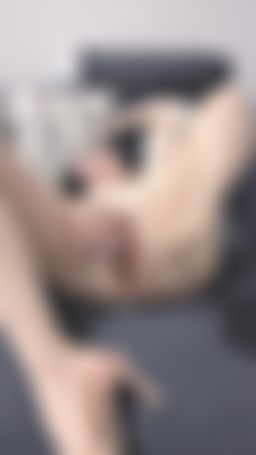 miyukibaby : 高跟鞋➕開檔絲襪😍😍只能用Babe的精液填滿我腳腳！