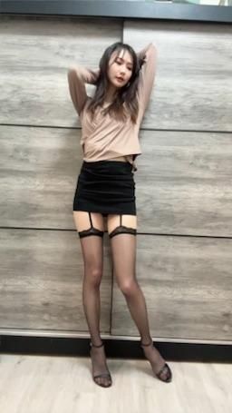 miohot : 黑絲加高跟 加OL 😈😈