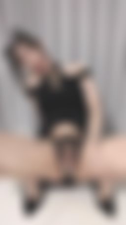 miyukibaby : 珍珠丁字褲 m腿 珠珠卡在縫縫中💕