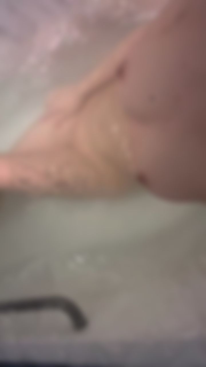 _77_qiqi : 晚上好~七七的浴室🔥來一個全裸特寫～欣賞完別忘記給七七一個好評喔～