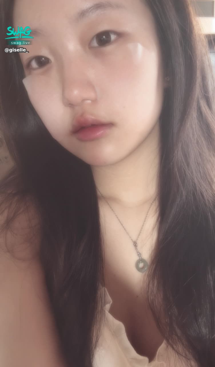 giselle_ : 預告一下～今晚（7/8）11點半～睡衣素顏唷～等你來～～