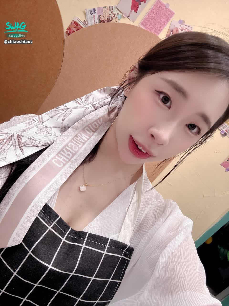 chiaochiaoo : 猜猜我今天在做什麼😚