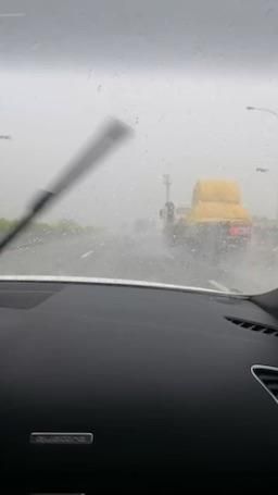 50rabbit_150 : ⛈️雨超大😳大家這兩天經過台中、彰化要小心餒😱～～
😶‍🌫️😶‍🌫️能見度好差😶‍🌫️😶‍🌫️
～
準備雨具☔️車慢慢開呀喲
🤟🏻🩵🩵🩵
