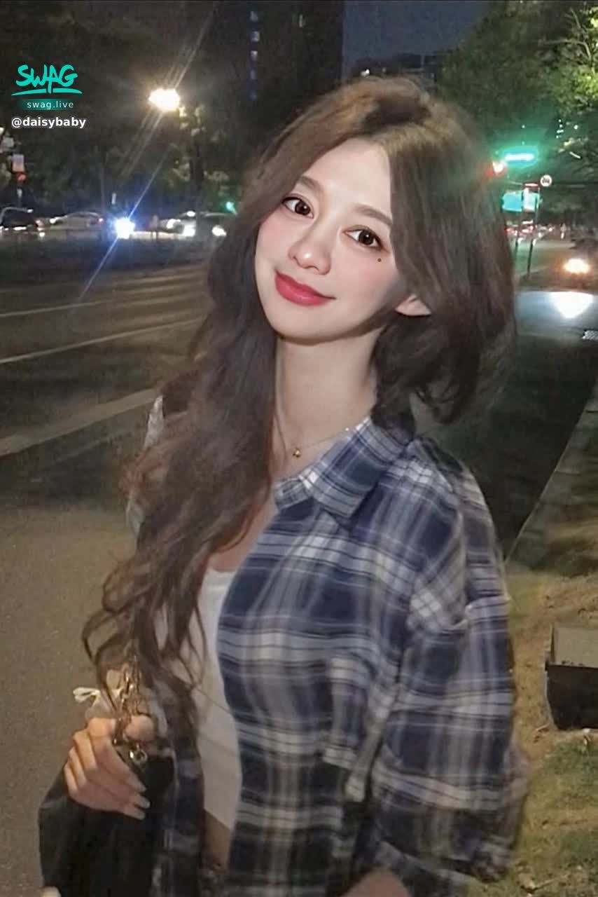 daisybaby : 半夜不回家在幹嘛？😍