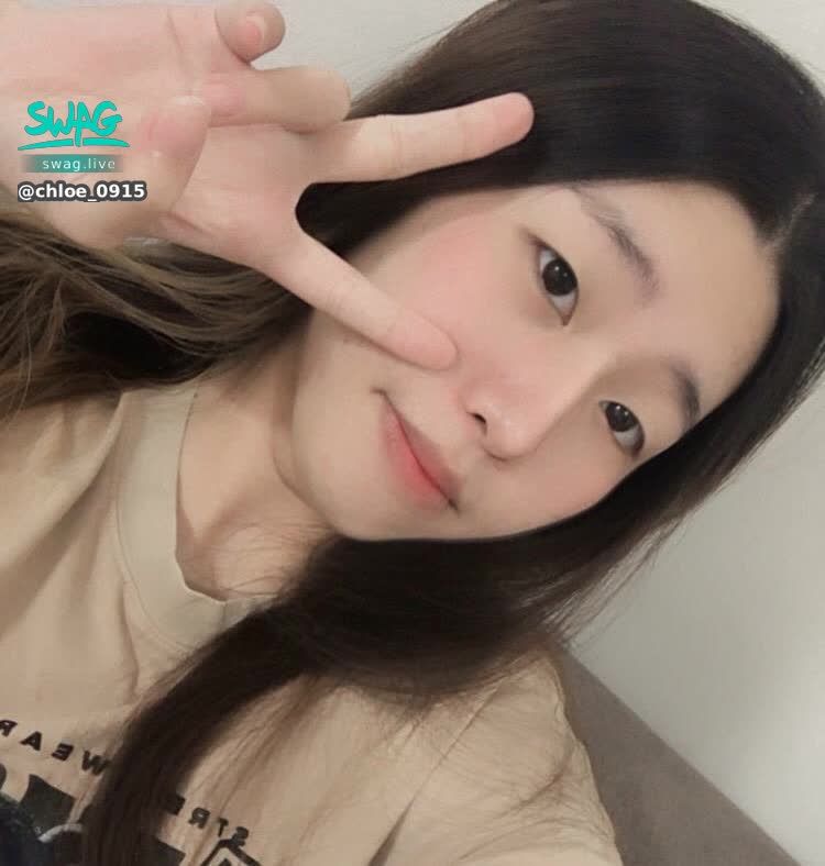  : It rains every day 😥 I can't feel good at all~ I hope someone can come along and make me laugh 😚 #可愛 #生活 #素人 #日常 #蘿莉控 #貧乳 #露臉 #甜美
