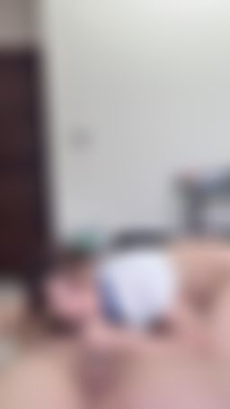 maggiebabe : 吃吃肉棒的小騷貨