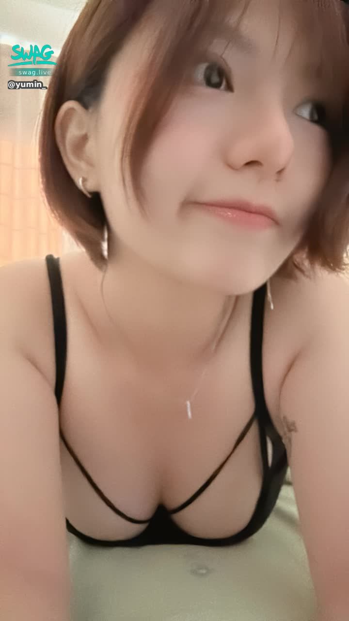 yumin_ : Mini is not feeling well today so I will stop broadcasting 🥲 Babe