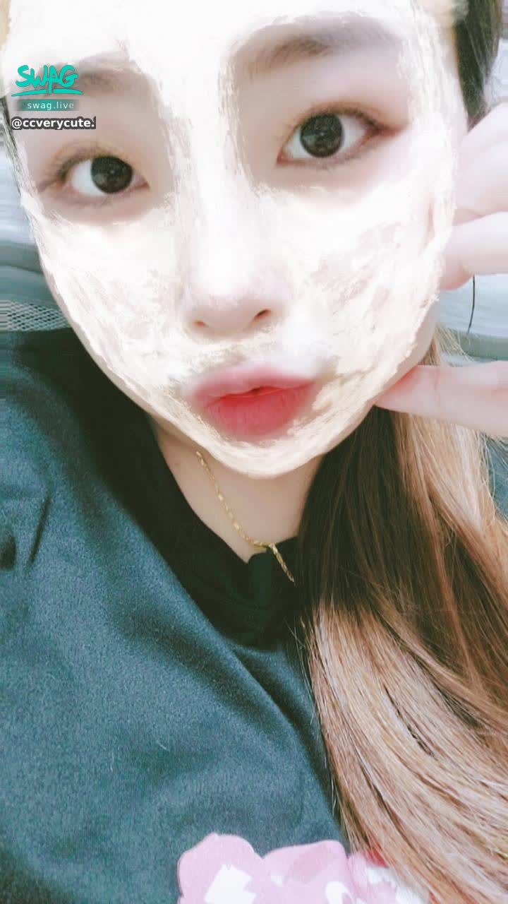 ccverycute.725 : 紅姐行情都比我好🤣我都找不到人約會
