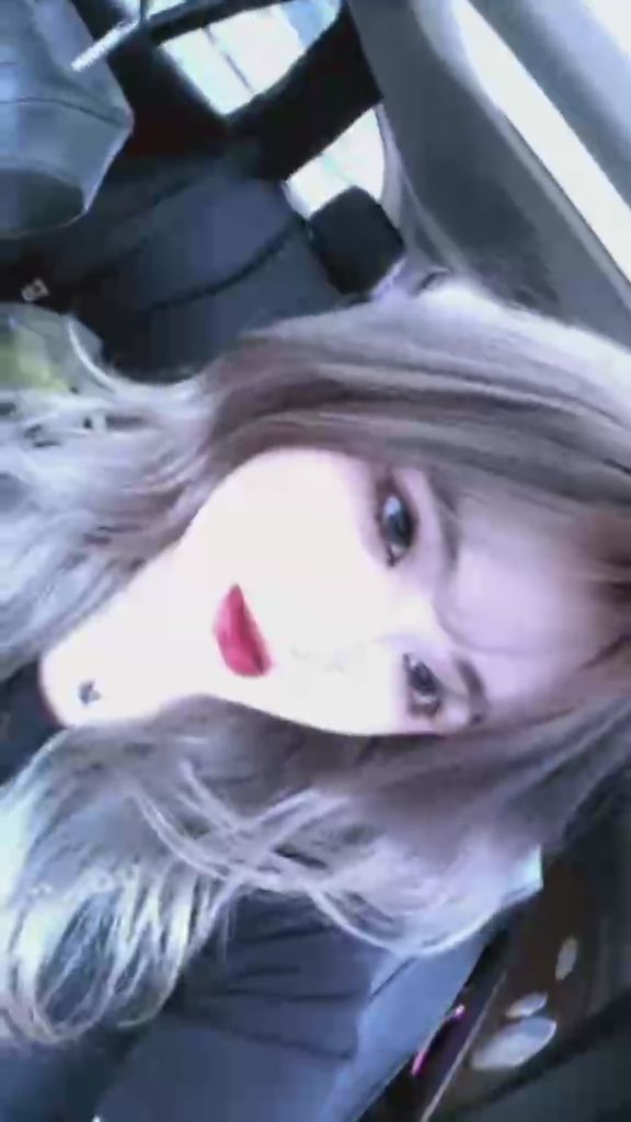 liliana.nia : 大家有很想我嗎🥰再等我一段時間回來呦～想約會一起吃飯的也可以私訊我❗ #約會 #sexy #性感 #生活 #露臉 #可愛 #甜美 #素人 #私訊 #大眼睛